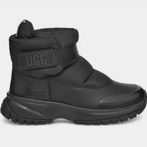 WOMENS UGG YOSE PUFF BOOTS SIZE 9